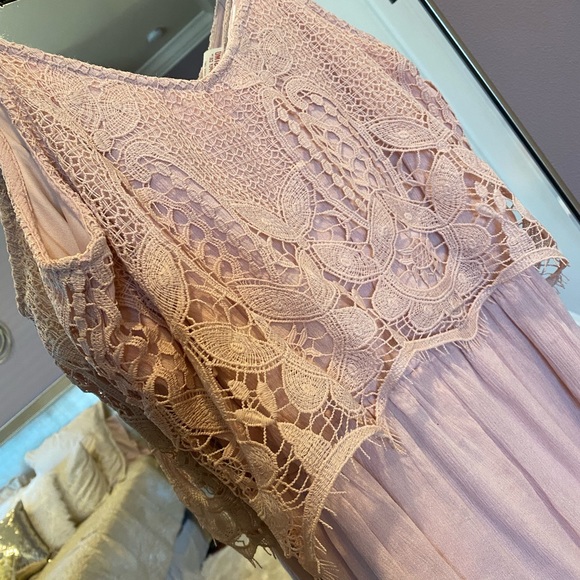 Light pink crochet romper- size medium - Picture 2 of 2